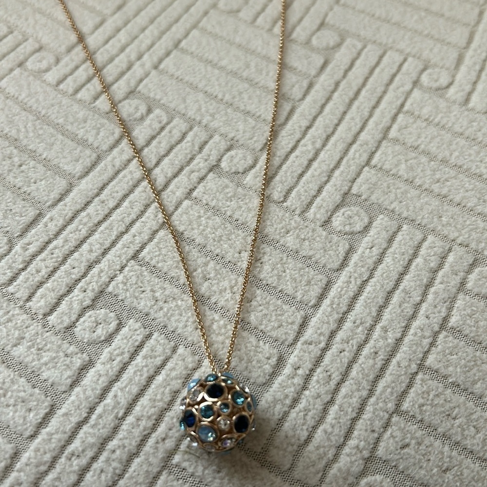 - BANANA REPUBLIC necklace NWT